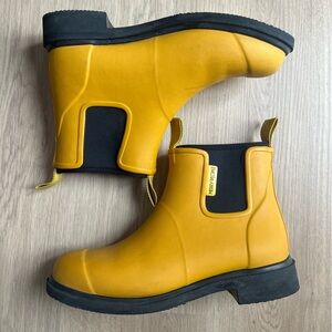 Merry People Bobbi Rain Boots Mustard Yellow - Size 39/8.5 womens